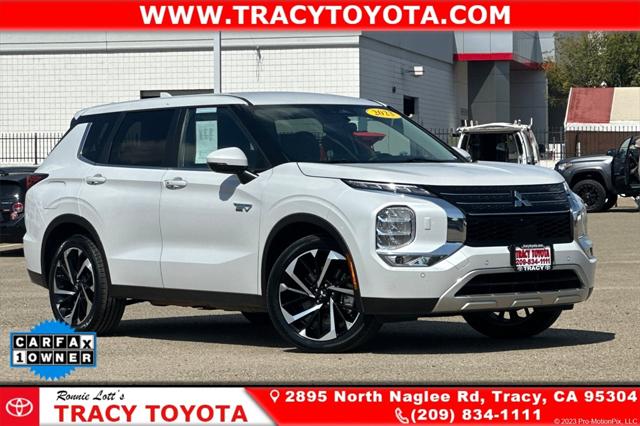 2023 Mitsubishi Outlander Plug-In Hybrid SE's photo