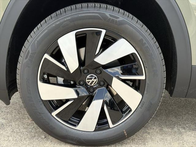 2026 Volkswagen Atlas Cross Sport SE with Technology