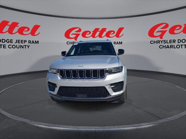 2025 Jeep Grand Cherokee GRAND CHEROKEE LAREDO X 4X4