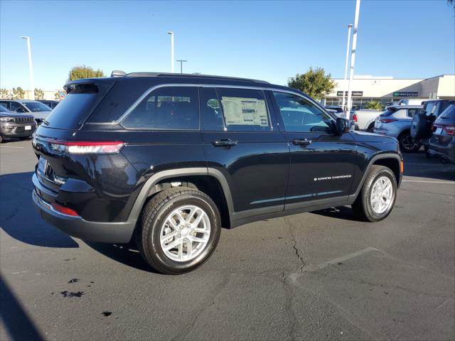 2025 Jeep Grand Cherokee GRAND CHEROKEE LAREDO X 4X4