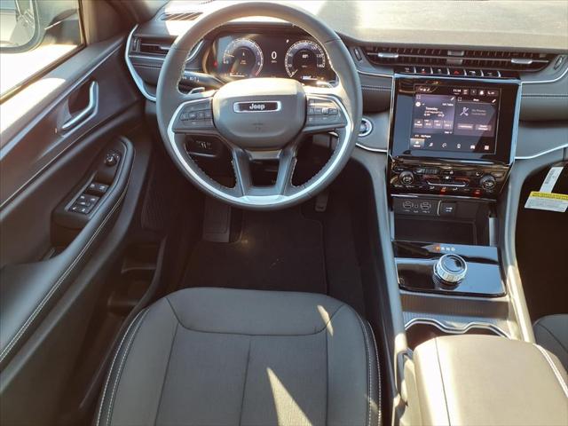 2025 Jeep Grand Cherokee GRAND CHEROKEE LAREDO X 4X4