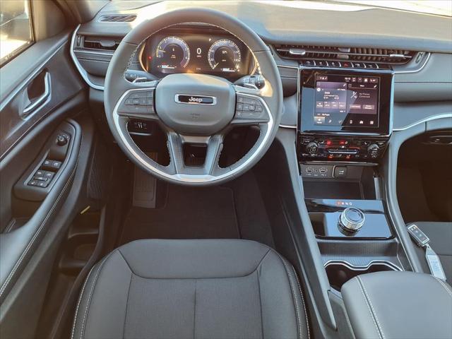 2025 Jeep Grand Cherokee GRAND CHEROKEE LAREDO X 4X4