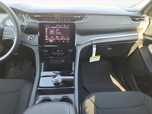 2025 Jeep Grand Cherokee GRAND CHEROKEE LAREDO X 4X2