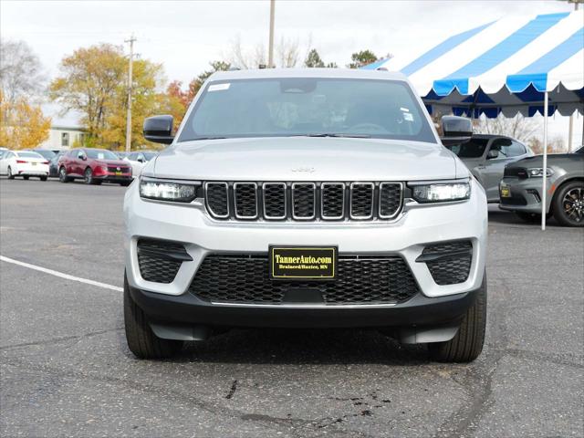 2025 Jeep Grand Cherokee GRAND CHEROKEE LAREDO X 4X4 2025 Jeep Grand Cherokee GRAND CHEROKEE LAREDO X 4X4