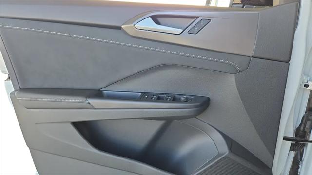 2026 Volkswagen Taos SE Black