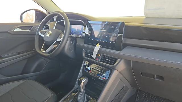 2026 Volkswagen Taos SE Black