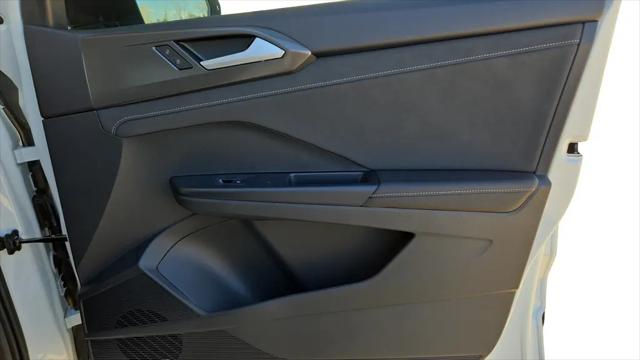 2026 Volkswagen Taos SE Black