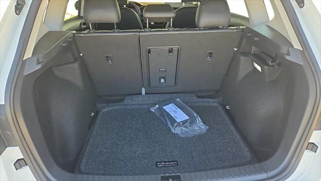 2026 Volkswagen Taos SE Black