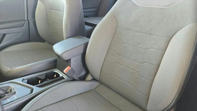 2026 Volkswagen Taos SE Black