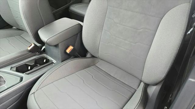 2026 Volkswagen Taos SE Black