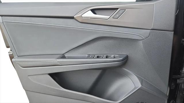 2026 Volkswagen Taos SE Black