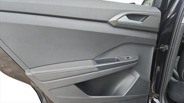 2026 Volkswagen Taos SE Black