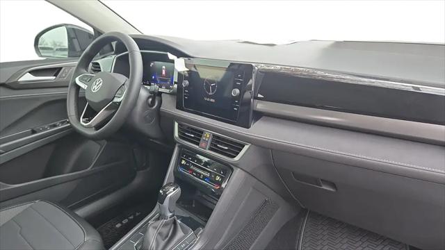 2026 Volkswagen Taos SE Black