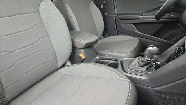 2026 Volkswagen Taos SE Black