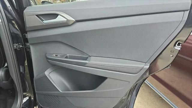 2026 Volkswagen Taos SE Black