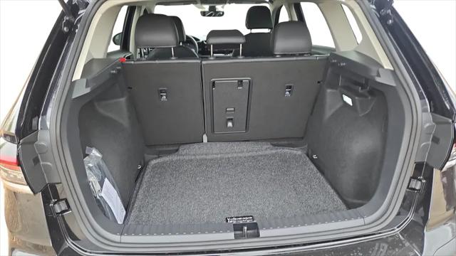 2026 Volkswagen Taos SE Black