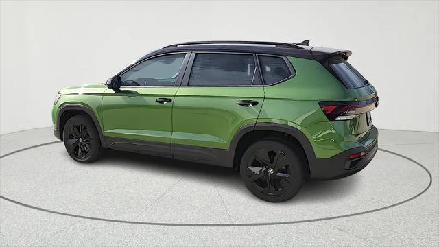 2026 Volkswagen Taos SE Black
