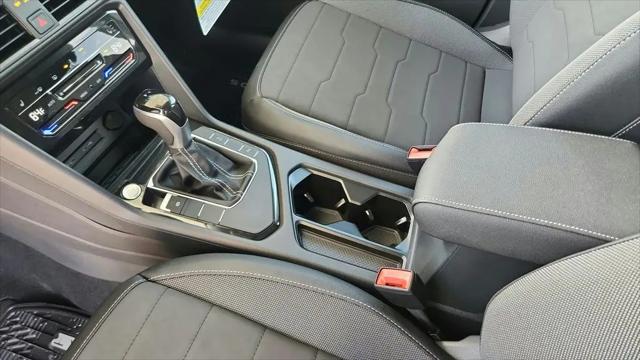 2026 Volkswagen Taos SE Black