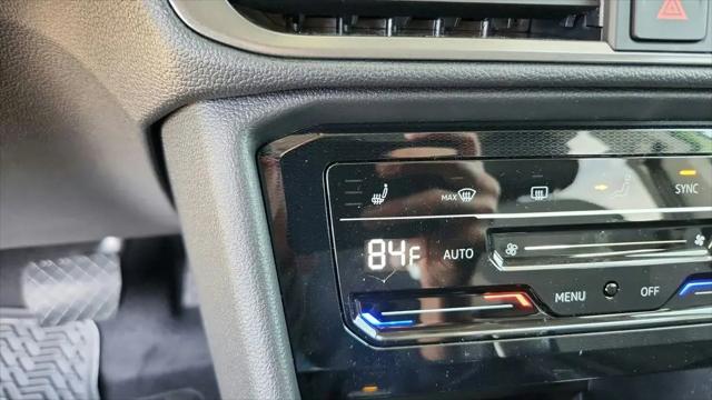 2026 Volkswagen Taos SE Black