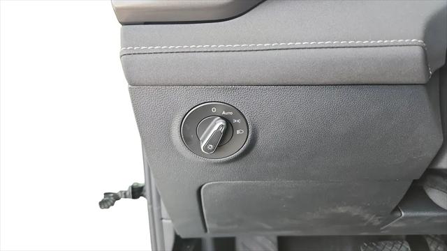 2026 Volkswagen Taos SE Black
