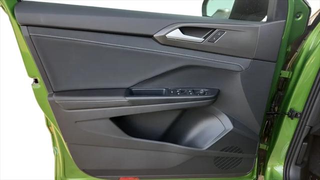 2026 Volkswagen Taos SE Black