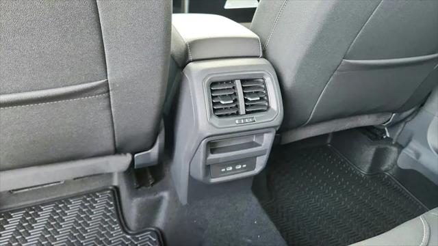 2026 Volkswagen Taos SE Black