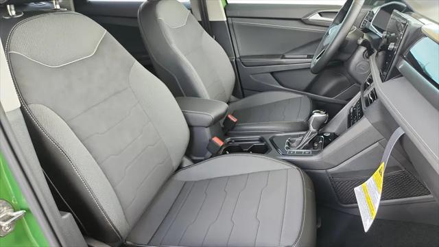 2026 Volkswagen Taos SE Black