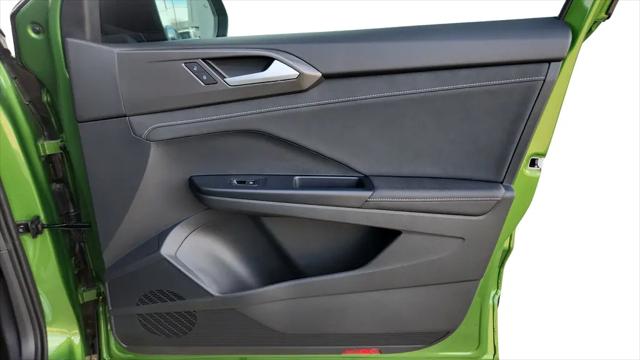 2026 Volkswagen Taos SE Black