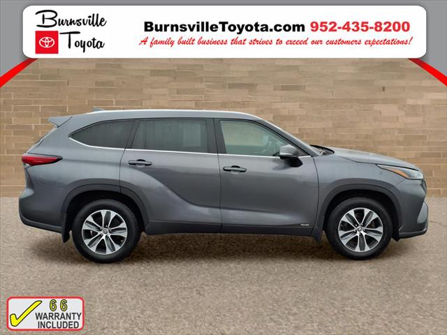 Used 2022 Toyota Highlander XLE with VIN 5TDGBRCH3NS074726 for sale in Burnsville, Minnesota