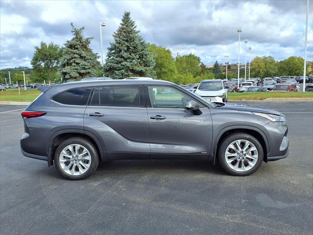 Used 2021 Toyota Highlander Limited with VIN 5TDDBRCH7MS528090 for sale in Burnsville, Minnesota