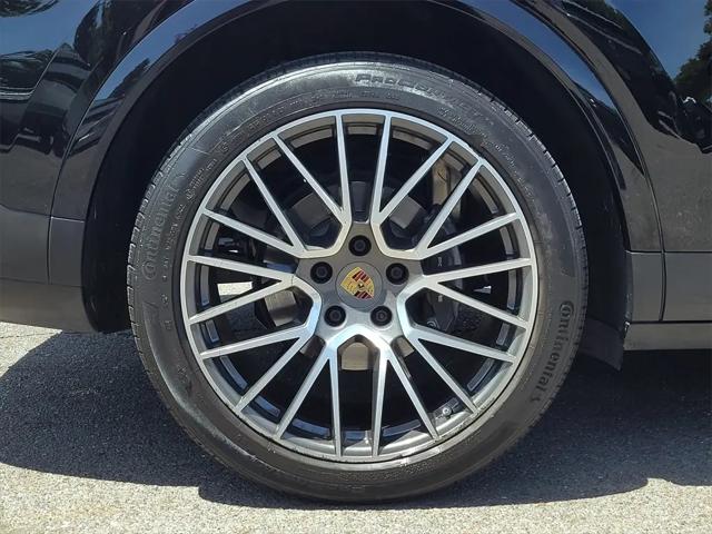 2022 Porsche Cayenne Standard