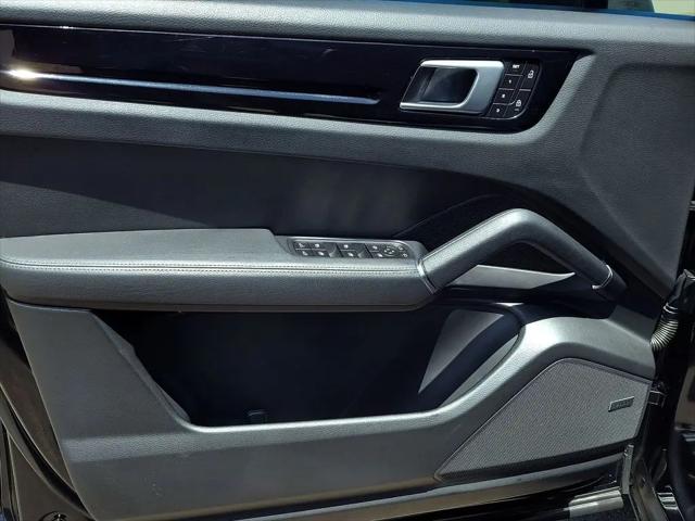 2022 Porsche Cayenne Standard