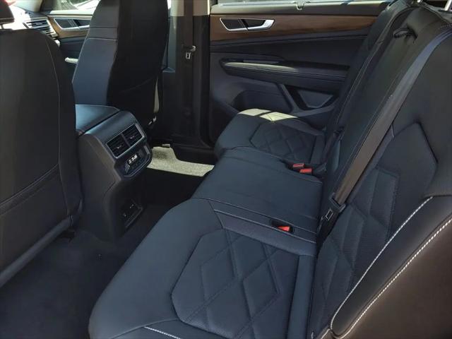 2026 Volkswagen Atlas SE with Technology