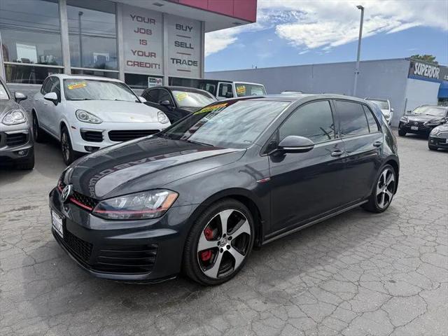 2017 Volkswagen Golf GTI SE 4-Door