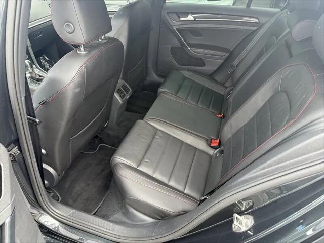 2017 Volkswagen Golf GTI SE 4-Door