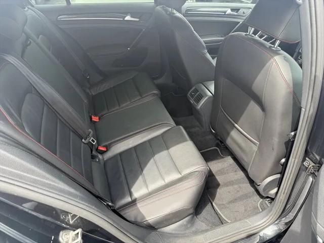 2017 Volkswagen Golf GTI SE 4-Door