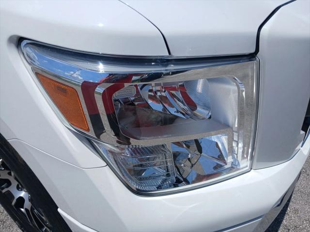 2022 Nissan Titan Crew Cab SV 4x2