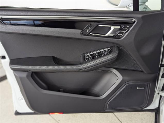 2026 Porsche Macan Unknown
