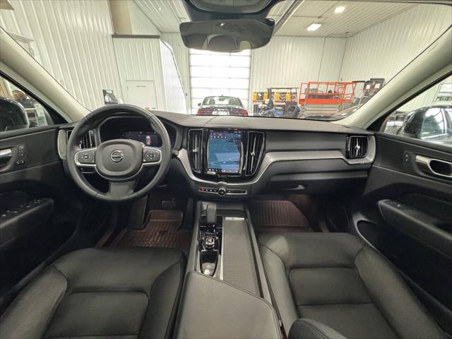 2024 Volvo XC60 B5 Core Dark Theme