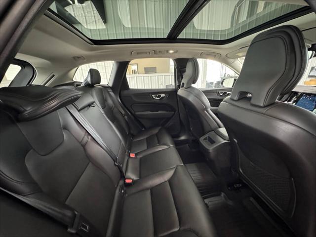 2024 Volvo XC60 B5 Core Dark Theme