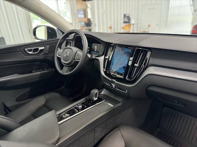 2024 Volvo XC60 B5 Core Dark Theme