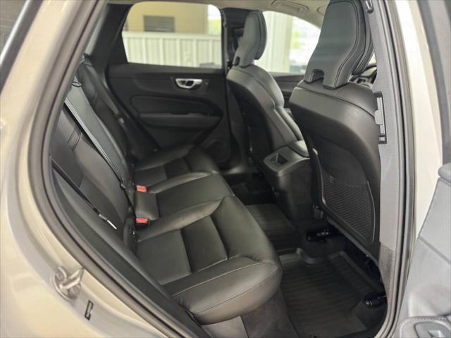 2024 Volvo XC60 B5 Core Dark Theme