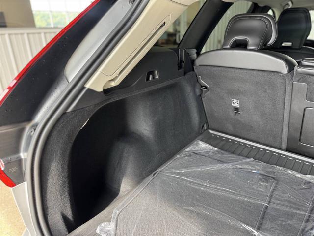 2024 Volvo XC60 B5 Core Dark Theme