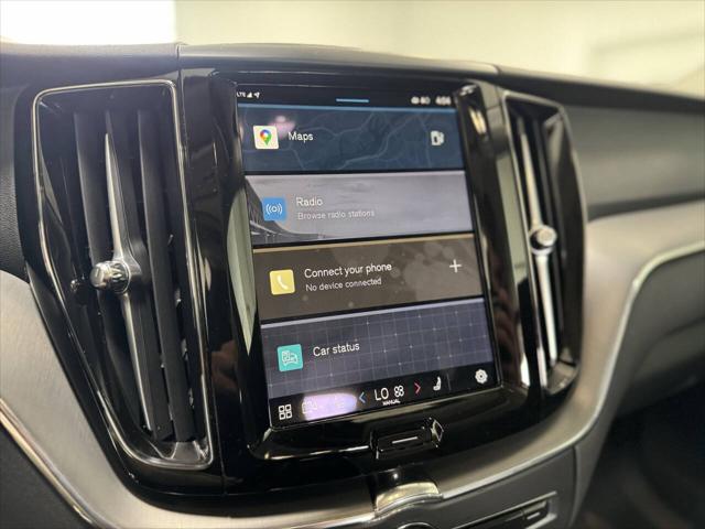 2024 Volvo XC60 B5 Core Dark Theme