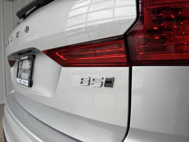 2024 Volvo XC60 B5 Core Dark Theme
