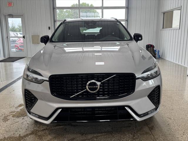 2024 Volvo XC60 B5 Core Dark Theme