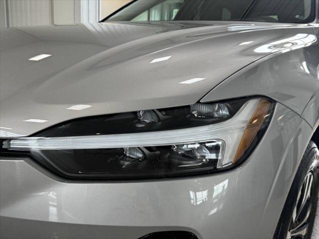2024 Volvo XC60 B5 Core Dark Theme