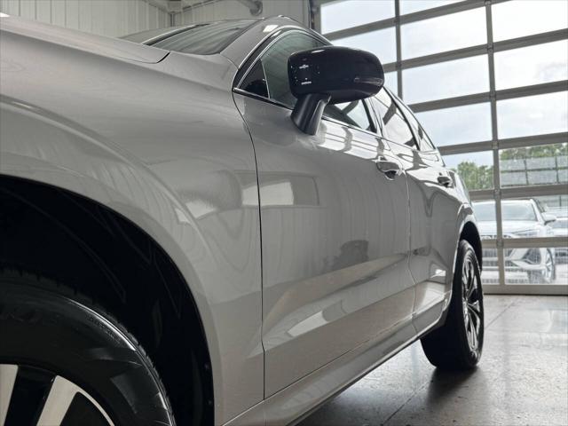 2024 Volvo XC60 B5 Core Dark Theme