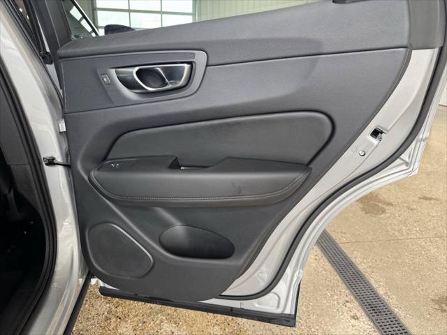 2024 Volvo XC60 B5 Core Dark Theme