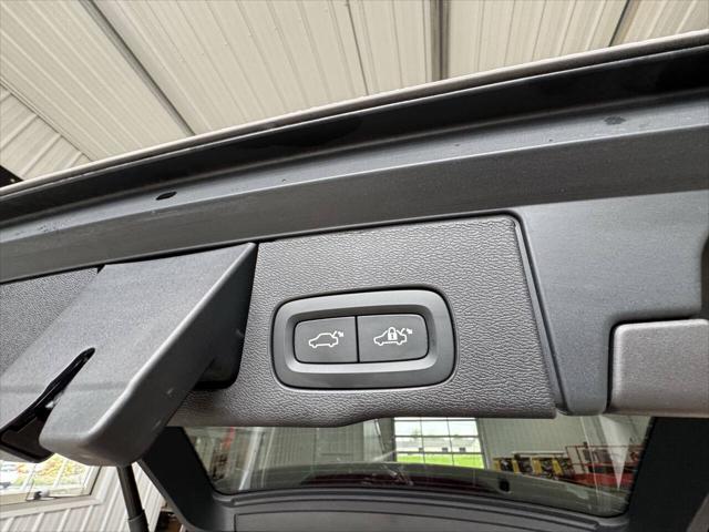 2024 Volvo XC60 B5 Core Dark Theme